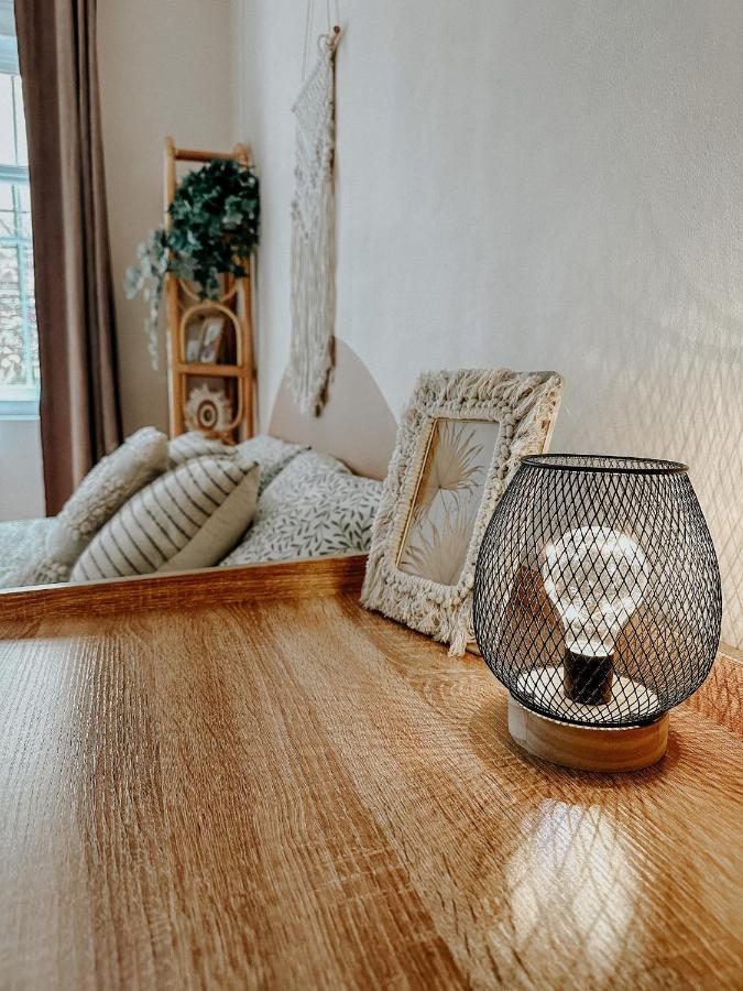 Quiet Boho Lair 10 Min To Centre * Prague