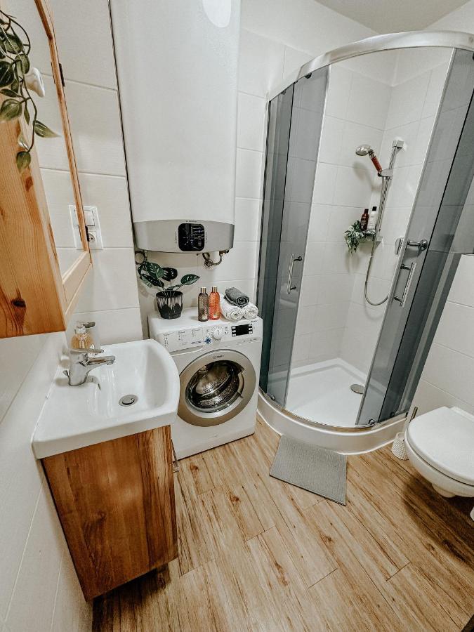 Quiet Boho Lair 10 Min To Centre Prague