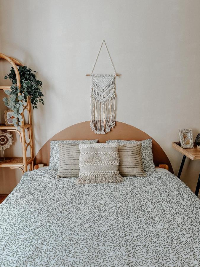 Quiet Boho Lair 10 Min To Centre Apartment Prague