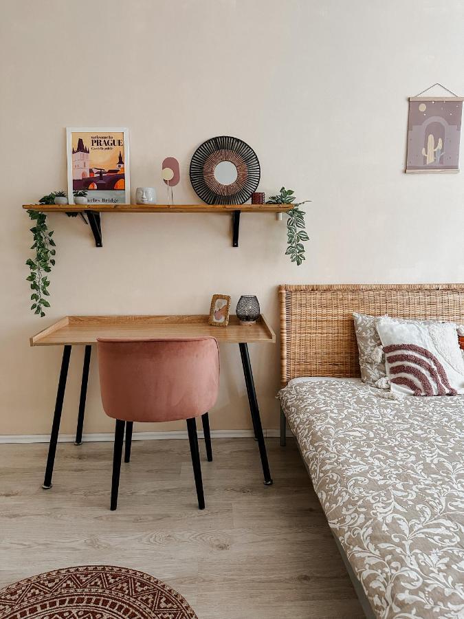 Apartment Quiet Boho Lair 10 Min To Centre Prague