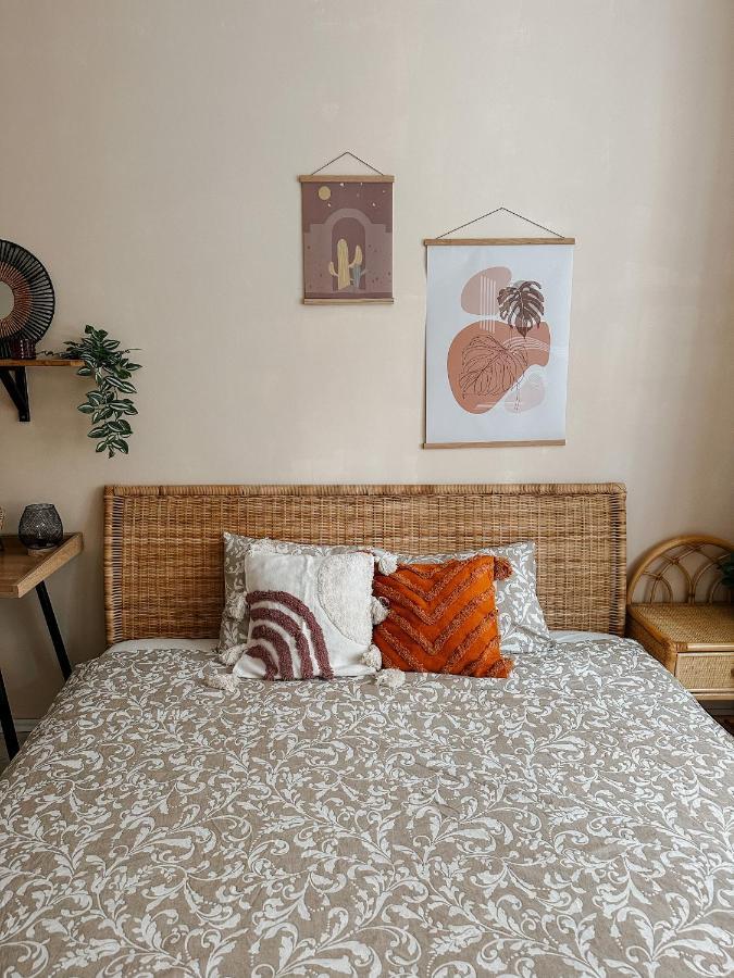 Quiet Boho Lair 10 Min To Centre * Prague